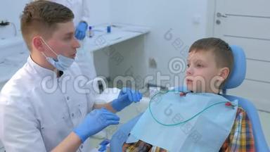 <strong>儿童儿童</strong>口腔牙科检查及预防检查。