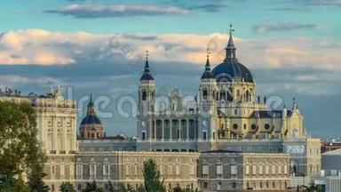 西班牙马德里圣玛丽亚皇家阿尔穆德纳大教堂和皇家宫殿的天际线。