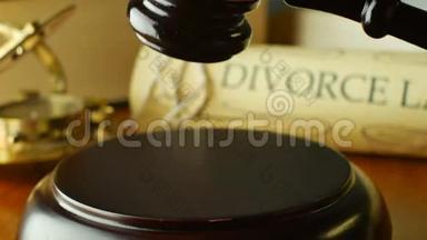 离婚法院法律<strong>公正</strong>诉讼理念与槌
