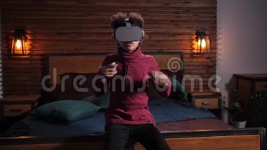 戴VR眼镜的怕虫男孩玩RPG