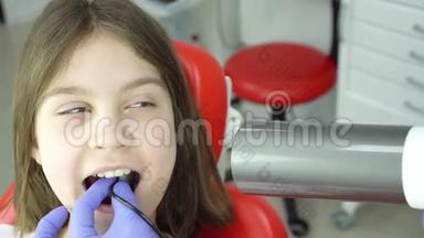 X光治疗牙齿。 <strong>龋齿</strong>的诊断。 牙科的现代技术。 <strong>儿童</strong>`牙科