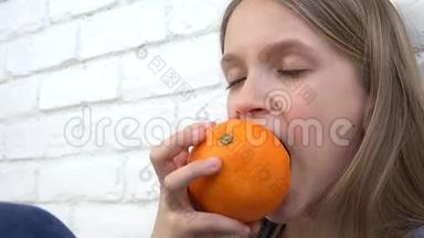儿童早餐吃橘子、儿童气味健康食品、厨房女孩、儿童保健