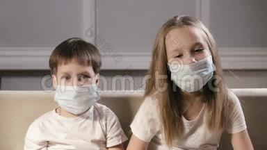 一家传染病医院隔离病房两名带呼吸口罩的儿童