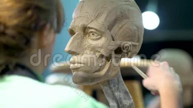 创造ecorche的过程.. 人头的雕塑..