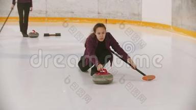 体育运动中的卷发训练-女子冰上滑冰