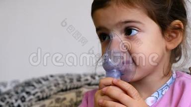 儿童哮喘吸入面罩<strong>生病小女孩</strong>流感ID独立做气雾剂