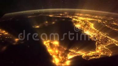 从国际<strong>空间站</strong>上看到闪亮的地球和意大利。 这段视频的元素由美国宇航局提供。 意大利点亮了夜灯