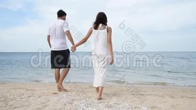 <strong>蜜月</strong>情侣漫步海滩<strong>浪漫</strong>关系幸福时刻与爱情生活方式。 情侣走了很长一段路
