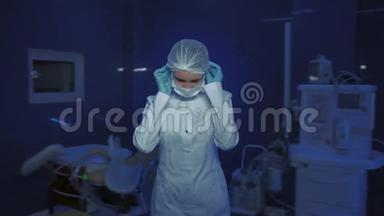 戴医用口罩的年轻女医生画像.. 冠状病毒停止。