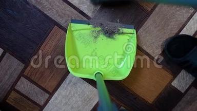 地面清扫扫帚和簸箕.