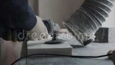 雕刻机用打磨机去除石板的顶层