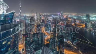 在<strong>迪拜</strong>的商业海湾塔的全景<strong>夜景</strong>。