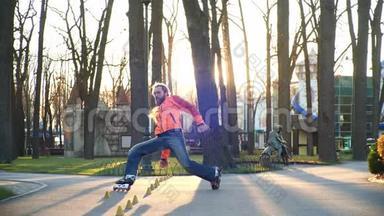 训练一个专业的滚轮，在城市的中央公园熟练地溜冰，并进行复杂的转弯