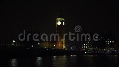 <strong>伦敦</strong>的大本钟，夜晚，威斯敏斯特<strong>大桥</strong>上的交通，英国老钟