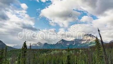 加拿大阿尔伯塔省贾斯珀国家公园弗赖特山谷上空滚滚乌云