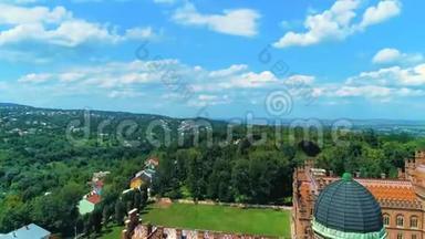 从高空俯瞰乌克兰著名的大学建筑。