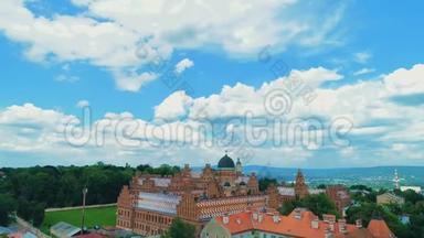 从高空俯瞰乌克兰著名的大学建筑。