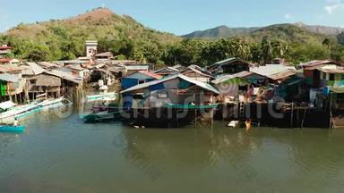 菲律宾巴拉望河沿岸的渔民之家