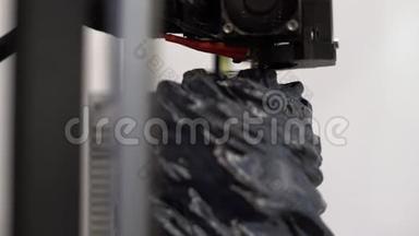 自动<strong>三维</strong>打印机执行产品创建。 现代3D打印或添加剂制造和<strong>机器人</strong>