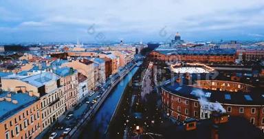 古老的欧洲建筑和复古风格的立面。 俄罗斯河上的圣彼得堡。 古老的空中景色