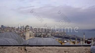 从<strong>观景台俯瞰</strong>伊斯坦布尔和博斯普鲁斯的屋顶景色