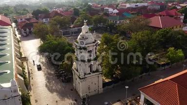 菲律宾维根市圣保罗大教堂。 维根大教堂的西班牙殖民钟楼..
