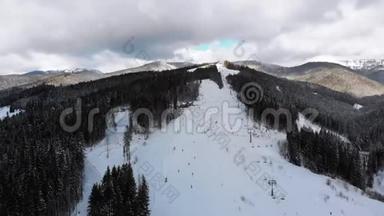 冬季<strong>滑雪</strong>场<strong>滑雪滑雪</strong>板和<strong>滑雪</strong>板的空中景观