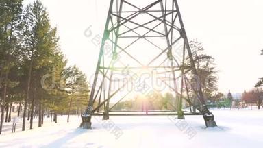 晴天冬季<strong>电力线</strong>路高压塔