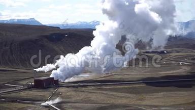 冰岛Hverir Myvatn地热区的地热设施，有沸<strong>腾</strong>的泥浆池和热气<strong>腾腾</strong>的熏蒸池