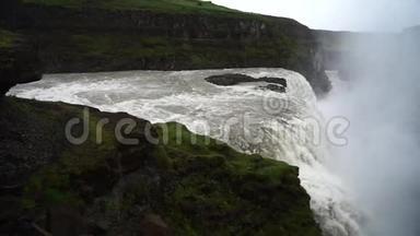 云天的海鸥瀑布。 冰岛。 慢动作