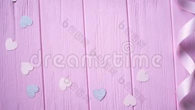 丝带和纸屑的形式，心在粉红色的木制背景与地方为您的文字。 <strong>情人节</strong>的录像<strong>活动</strong>