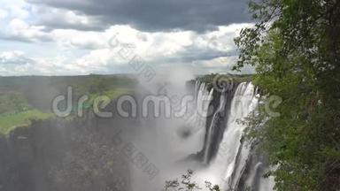维多利亚瀑布在赞比亚津巴布韦寄宿者蓝天白云时间