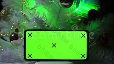 绿色屏幕<strong>手机</strong>。 图形的色度键。 带<strong>玩</strong>具的圣诞树。 无标题智能<strong>手机</strong>。