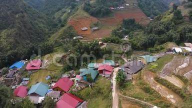 越<strong>南北</strong>部山区萨帕以南的猫巴村。 在2019年10月无人机上记录的空中镜头
