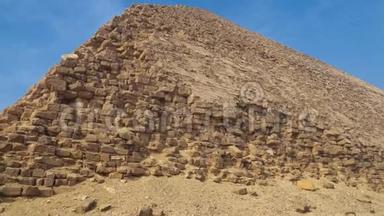 Bent金字塔是一座古埃及金字塔，位于约40公里的达舒尔皇家墓地