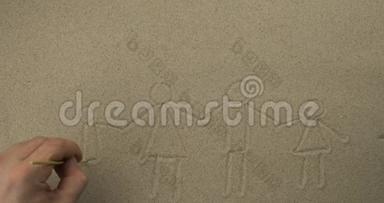 在沙中<strong>实时</strong>绘图.. 海滩画进行休闲和旅游广告..