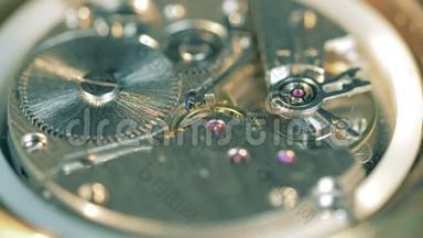 金属齿轮在时钟机构中起作用