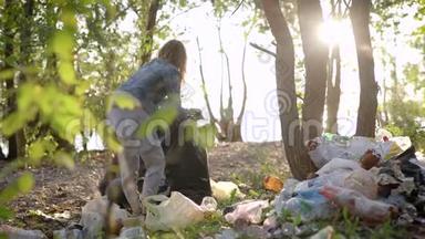 小男孩正在帮助妈妈在秋日把森林里的垃圾清理干净，人们正在把垃圾分类