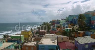 在波多黎各的拉佩拉<strong>建立</strong>彩色海岸家园的广角