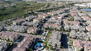 加州圣地亚哥中产阶级小区的鸟瞰图