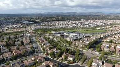 加州圣地亚哥中产阶级小区的鸟瞰图