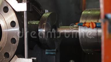 金属加工数控铣床在工厂生产金属细节。 切割金属现代加工技术.. <strong>冷却剂</strong>