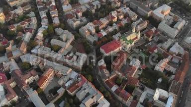 空中屋顶和街道旧城利沃夫，乌克兰。 旧城的中心部分。