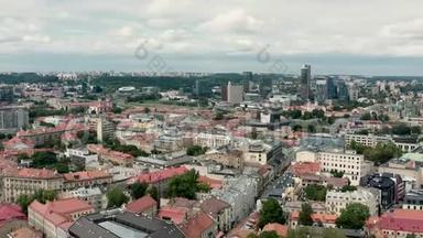 维尔纽斯，立陶宛-2019年7月：维尔纽斯城市景观的空中全景-新旧地区大都市。