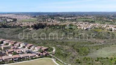加州圣地亚哥托里希兰的<strong>住宅小区</strong>的鸟瞰图