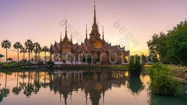 泰国纳洪·拉查西马省水上地标的佛寺时间流逝