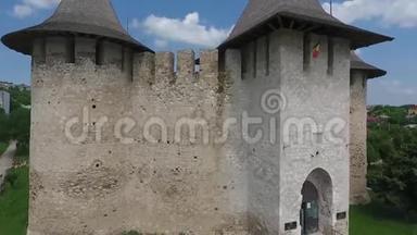 <strong>摩尔多瓦</strong>共和国索洛卡中世纪城堡的鸟瞰图。
