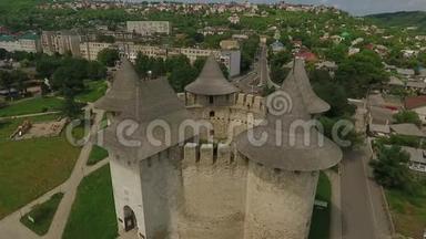 <strong>摩尔多瓦</strong>共和国索洛卡中世纪城堡的鸟瞰图。
