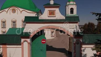 圣三一东正教修道院。 城市景观，老城区，伏尔加河.. 查布卡里，查瓦夏。