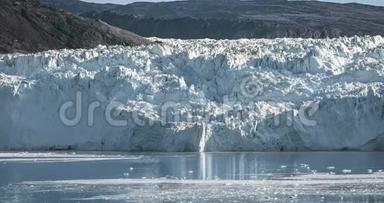 格陵兰E qi冰川的EqipSermia冰川移动时间推移视频剪辑称为Calving冰川。 巨大的冰川